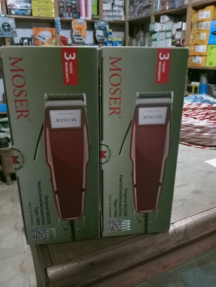 الماكينة الأسطورية: MOSER 1400 الأحمر الفاخر المصنوع في ألمانيا